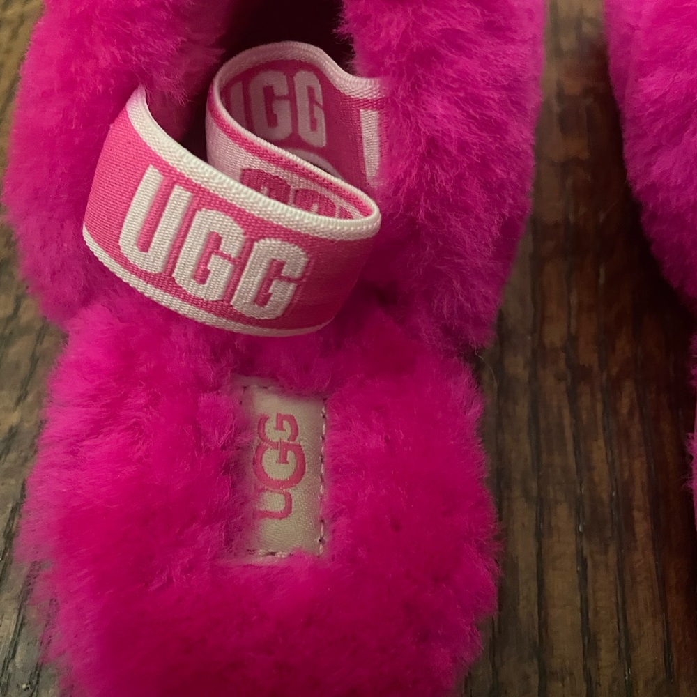 UGG Kids Fluffy Slippers in Bright Pink